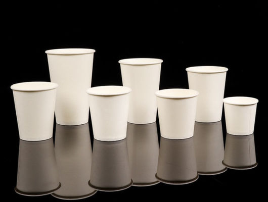 Os copos de papel descartáveis bebendo engrossaram os copos de café de papel personalizados